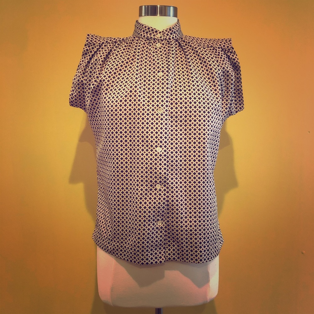 •Vintage• Silk, short sleeve, button up top